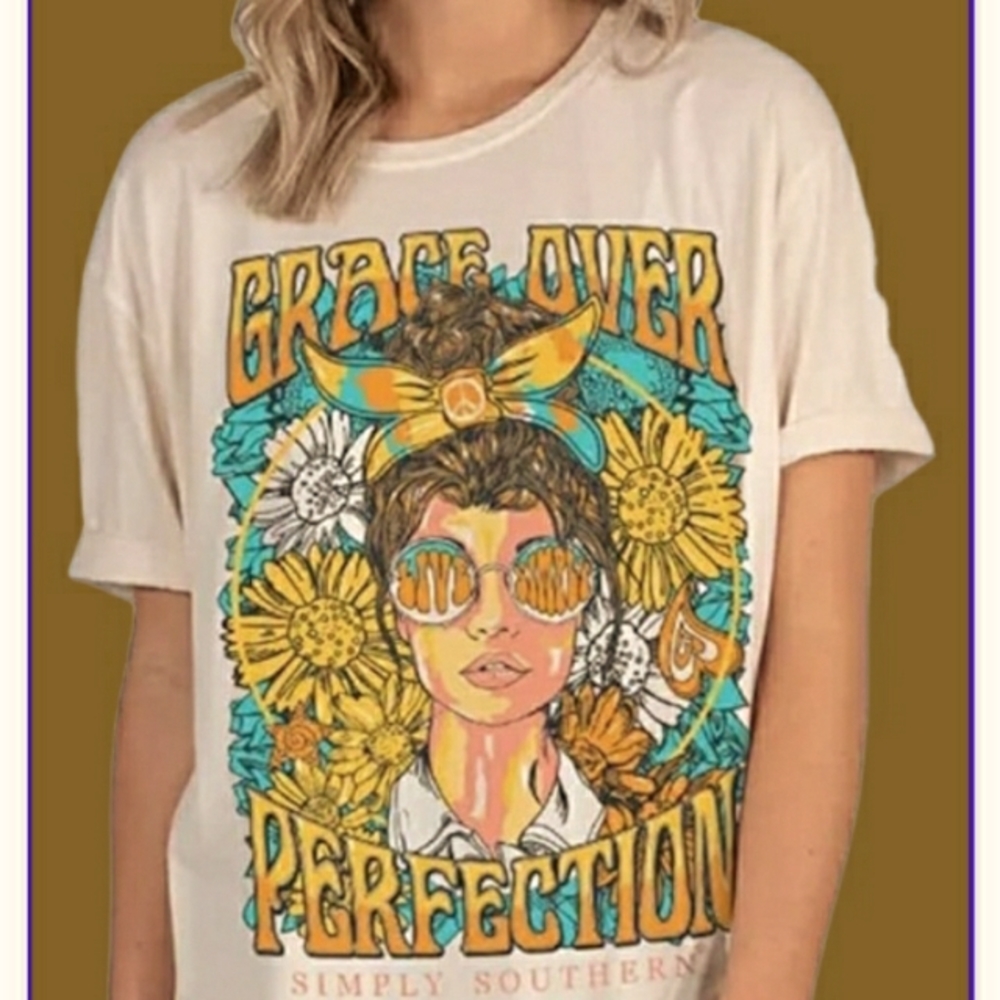 - SIMPLY SOUTHERN ONE SIZE FITS ALL TEE SHIRT. NWT